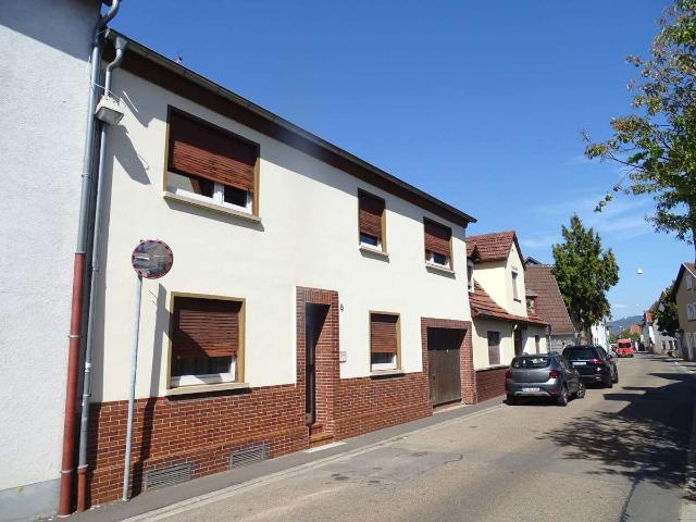 Einfamilienhaus mit großer Durchfahrtgarage im Herzen von Eppelheim