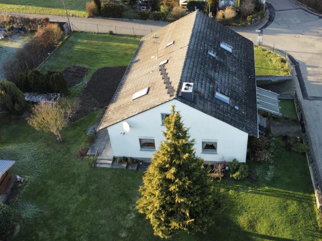 Einfamilienhaus mit großer Halle auf schönem, großen Grundstück in Feldrandlage