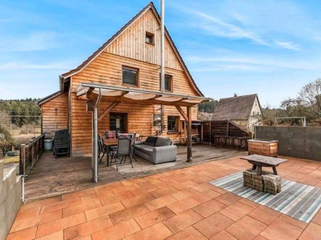 Einfamilienhaus mit großer und sonnige Garten und Terrasse