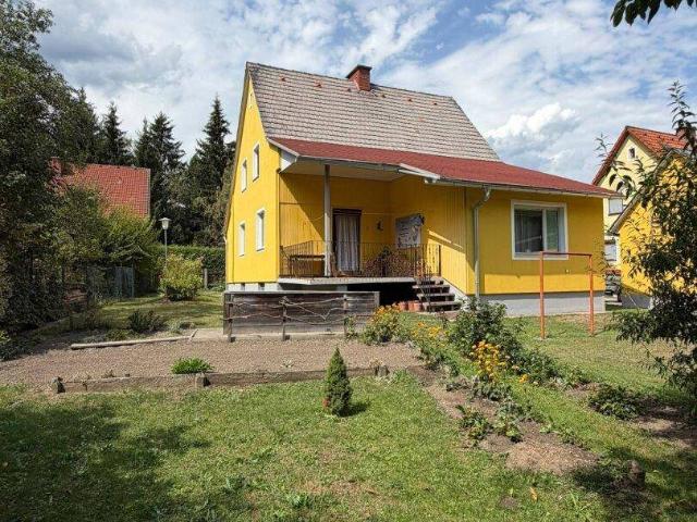 Einfamilienhaus mit großzügigem Grundstück