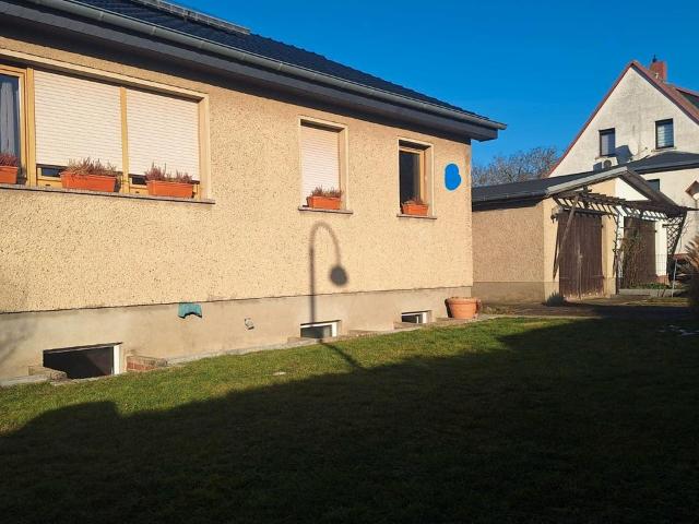 Einfamilienhaus mit Grundstück Garage und Pool