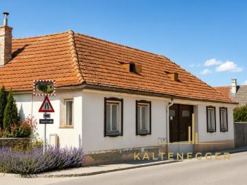 Einfamilienhaus mit Innenhof, Nebengebäuden und Entwicklungspotenzial in Wilfersdorf