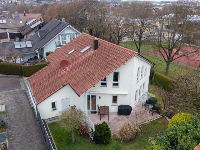 Einfamilienhaus mit Kamin und Wellnessbereich in begehrter Wohnlage