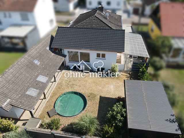Einfamilienhaus mit kernsanierter Einliegerwohnung, Pool und Garage in Lustadt