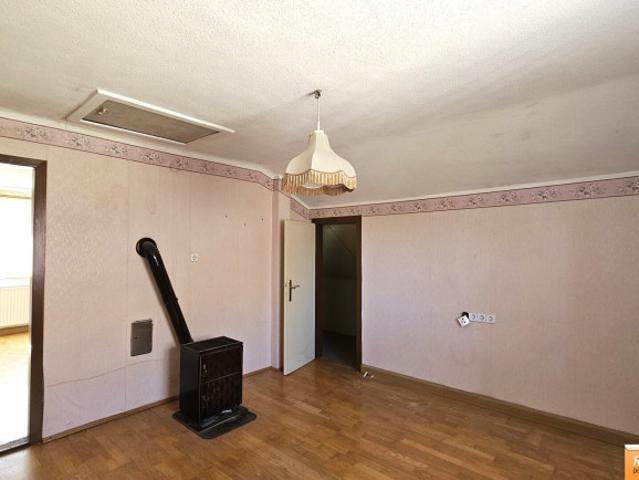 Einfamilienhaus mit kfz stellplatz und garten