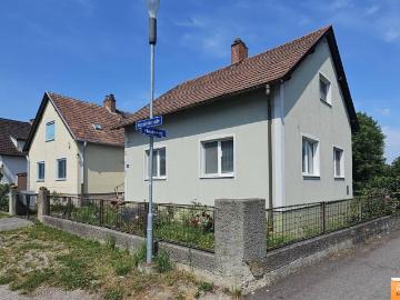 EINFAMILIENHAUS MIT KFZ STELLPLATZ UND GARTEN MIT GROSSEM GESTALTUNGSPOTENTIAL