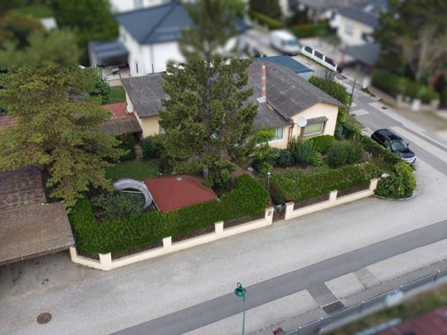 Einfamilienhaus mit kleinem Garten, Garage & Nebengebäude in ruhiger Lage