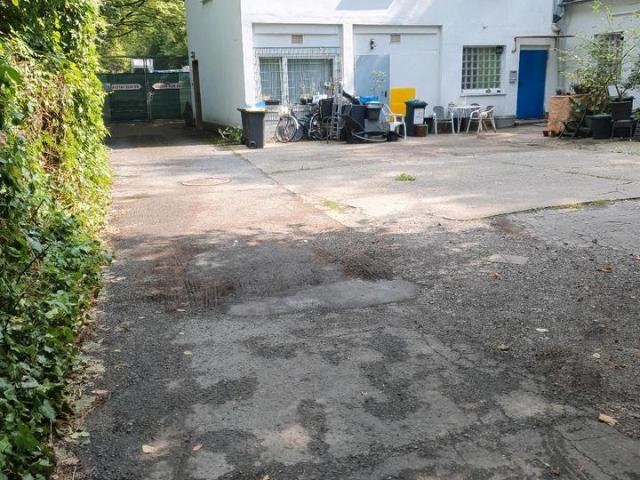 Einfamilienhaus mit Lagerhalle