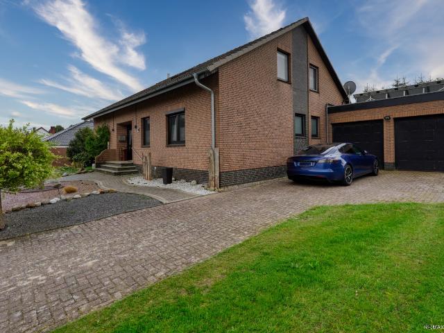 Einfamilienhaus mit PV Anlage, Wintergarten und großem Grundstück