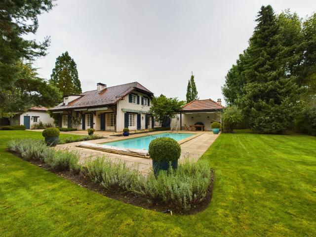 Einfamilienhaus mit Pool