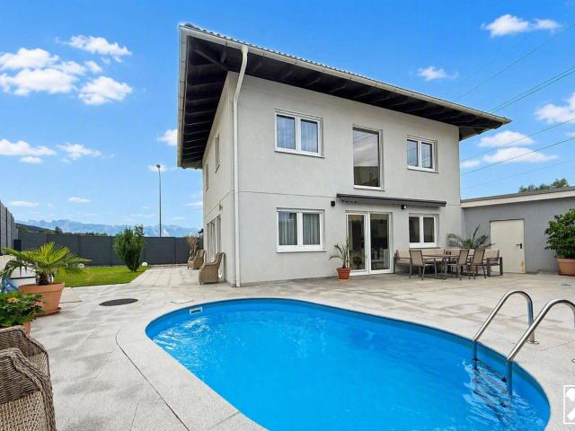 Einfamilienhaus mit Pool