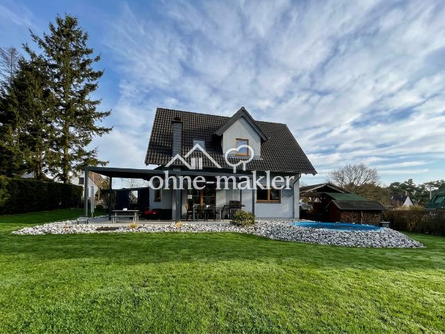 Einfamilienhaus mit Pool, Carport + Ferienhaus + Baugrundstück