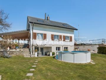 Einfamilienhaus mit Pool in Schmitten / Maison individuelle avec piscine à Schmitten