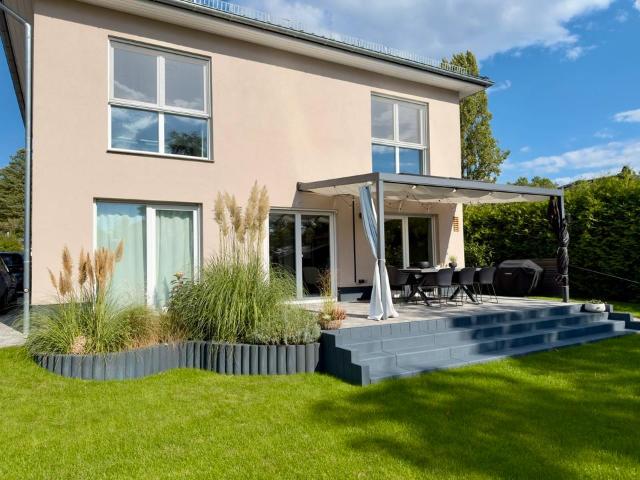 Einfamilienhaus mit Pool in Schulzendorf