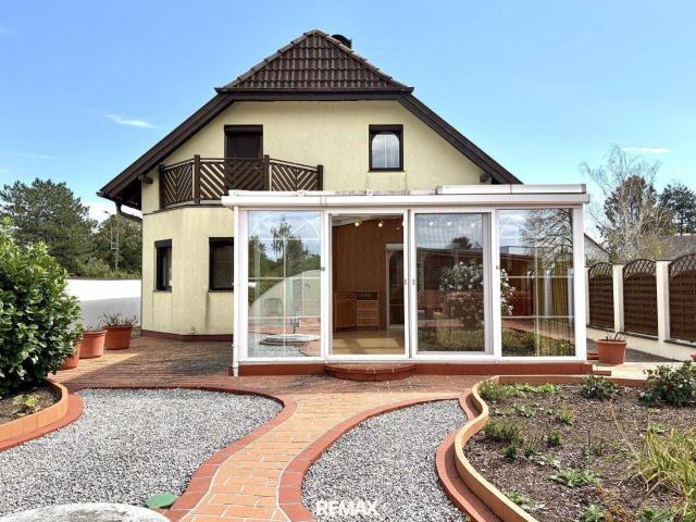 Einfamilienhaus mit Pool, Sauna & 1.182 m² Grundstück in Strasshof