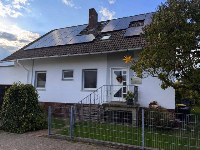Einfamilienhaus mit Pool, PV Anlage und viel Platz für die ganze Familie