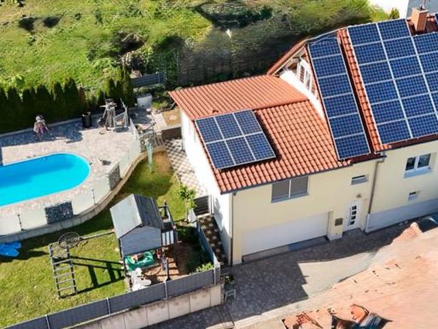 Einfamilienhaus mit Pool, PV Anlage, Wärmepumpe Provisionsfrei