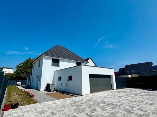 Einfamilienhaus mit Pool, wohnen in ruhiger grenzlage
