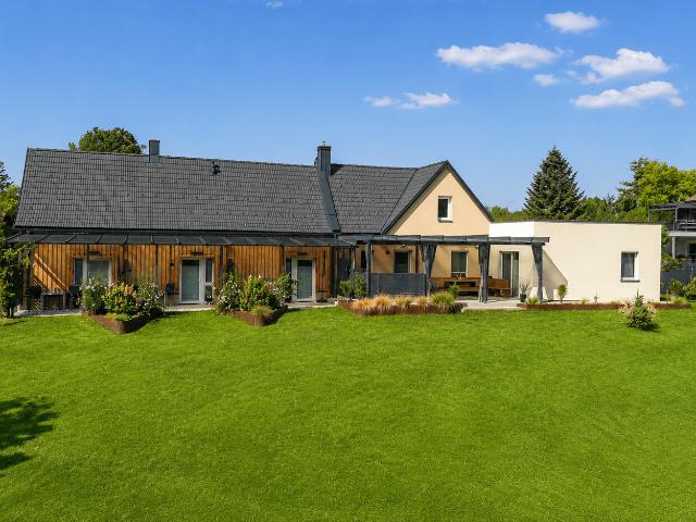 Einfamilienhaus mit Pool und drei separaten Ferienwohnungen in Hartberg Fürstenfeld