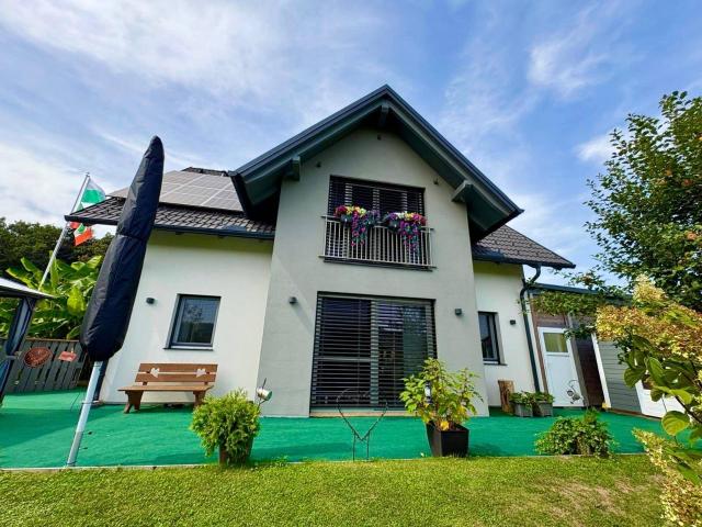 Einfamilienhaus mit Pool und Garten in Kirchbach