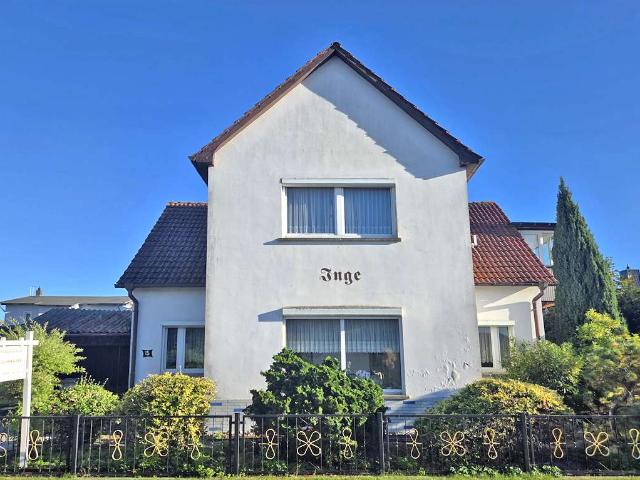 Einfamilienhaus mit Potenzial zur individuellen Gestaltung mit separatem Grundstück im Ostseebad.