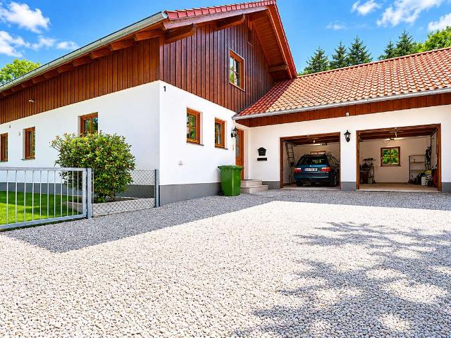 Einfamilienhaus mit riesigem Baugrundstück – Wohnen, erweitern oder neu entwickeln!