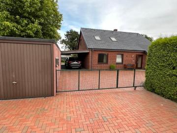 Einfamilienhaus mit riesigem Grundstück