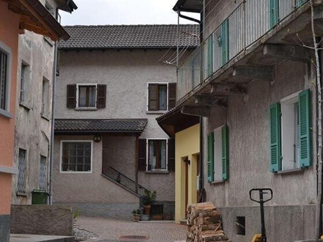 Einfamilienhaus mit Studio und Rustico zum Ausbauen
