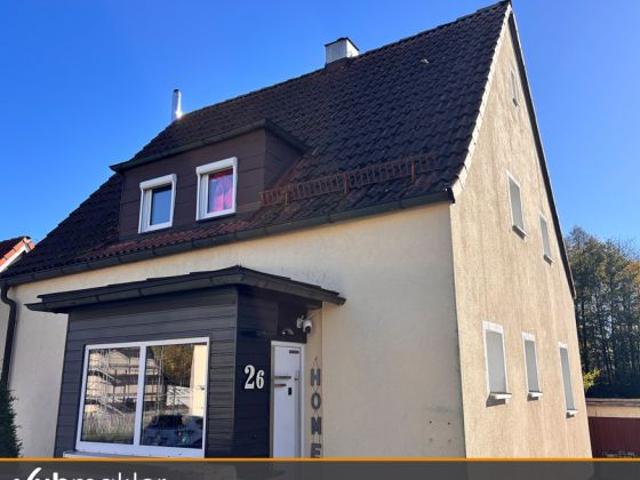 Einfamilienhaus mit Südgarten, Pool und 2 Terrassen – saniert 2015