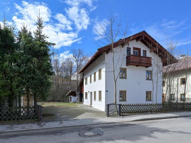 Einfamilienhaus mit Sanierungspotenzial auf ca. 710 m² Grundstück in Miesbach