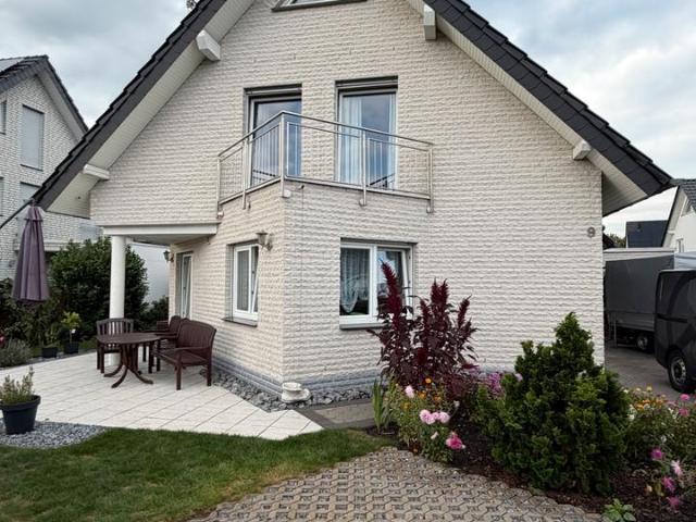 Einfamilienhaus mit Sauna, zwei Terrassen und gepflegtem Garten