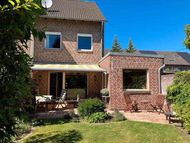Einfamilienhaus mit schönem Garten und Garage Privatverkauf