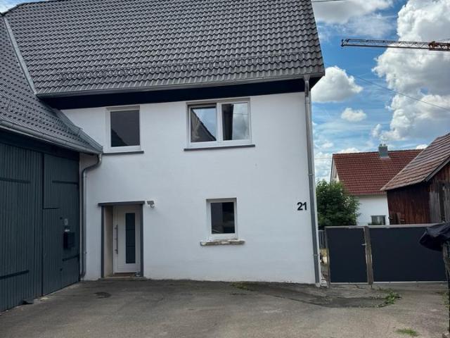 Einfamilienhaus mit Scheune