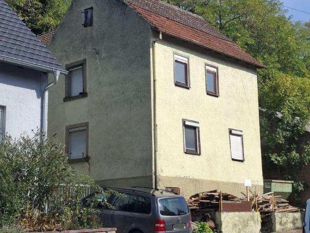 Einfamilienhaus mit Scheune & Neben Nutzgebäude