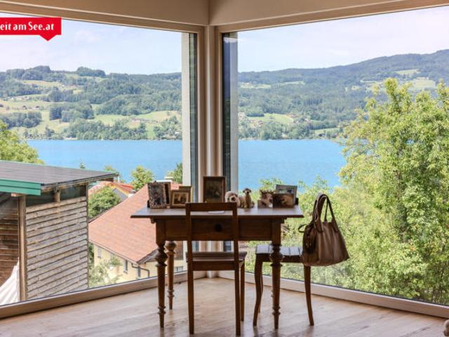 Einfamilienhaus mit Seeblick über dem Attersee!