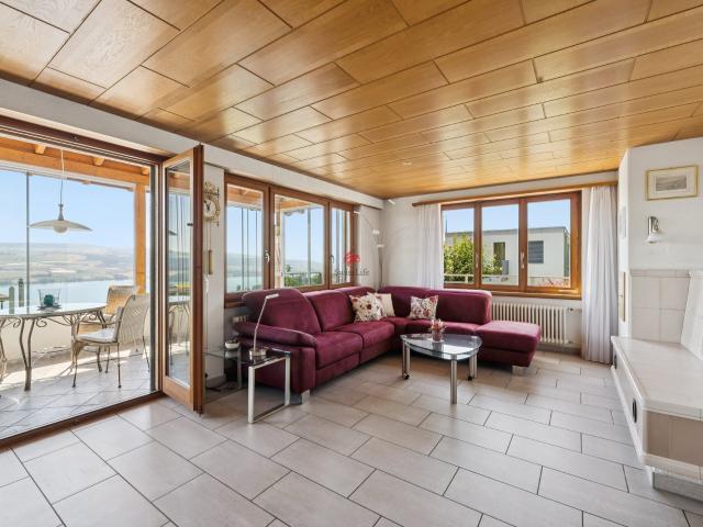 Einfamilienhaus mit Seesicht und Ausbaupotential
