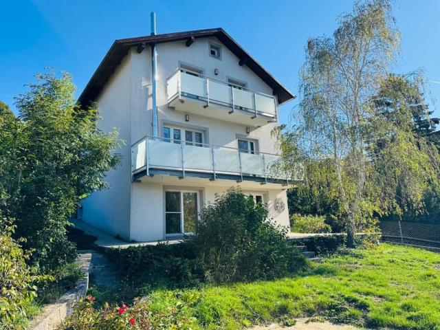 Einfamilienhaus mit Sonnigem Fernblick und Großem Garten Inkl. Garage