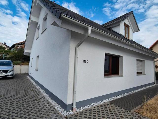 Einfamilienhaus mit Terrasse & Balkon