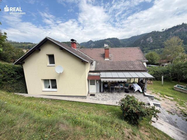 Einfamilienhaus mit Terrasse, Doppelcarport und großzügigem Grundstück in St. Peter Freienstein
