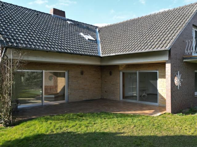 Schnäppchen 250.000, Grundstückswert 100.000, Euro für ein Haus mit 183qm Wohnfläche