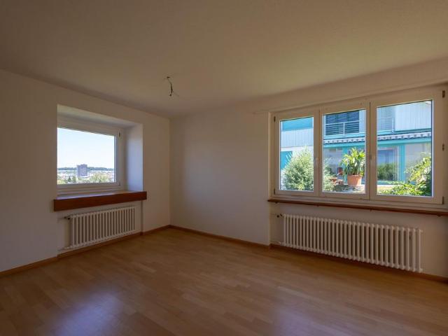 Einfamilienhaus mit Umschwung und unverbauter Nachbarsparzellen zu.