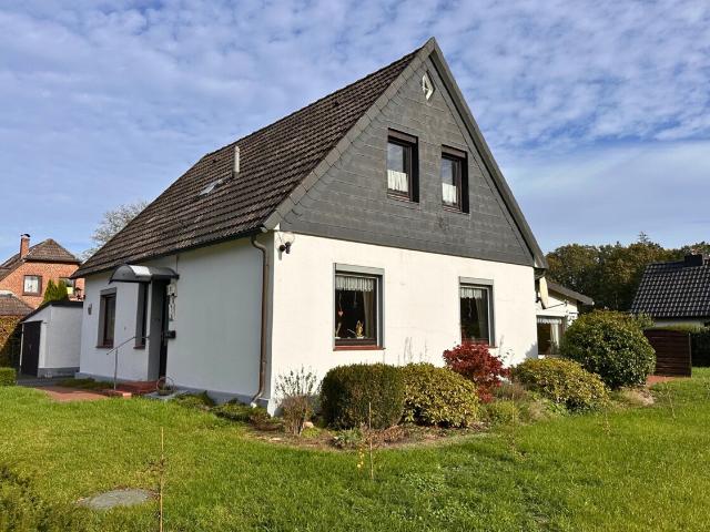 Einfamilienhaus mit viel Potenzial inklusive Baugrundstück in Ahlhorn!