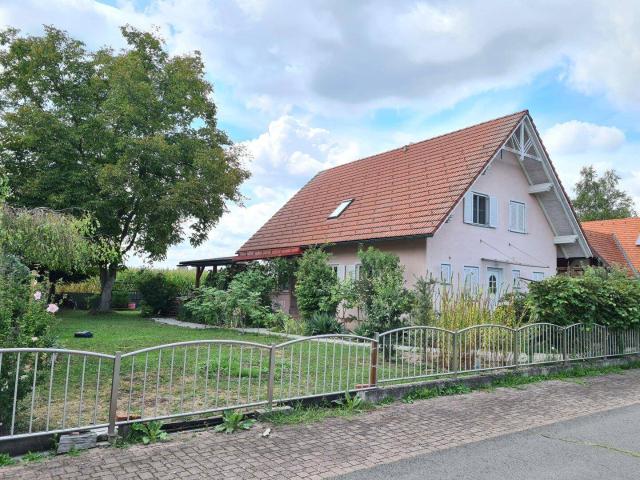 Einfamilienhaus mit Vollkeller samt angebauter Garage und überdachter Terrasse in ruhiger und sonniger Sackgassenlage !