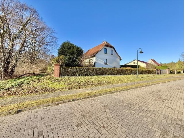 Raumwunder mit Vollkeller: Ihr massives 5 Zimmer Familiendomizil mit Garage & Carport