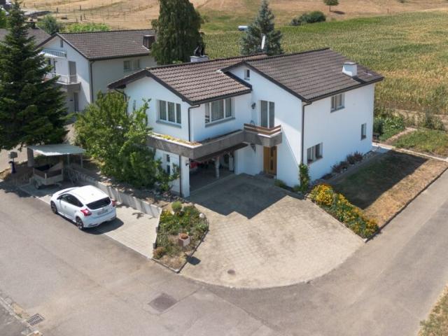 Einfamilienhaus mit wunderschönem Garten, direkt angrenzend an die Landwirtschaftzone