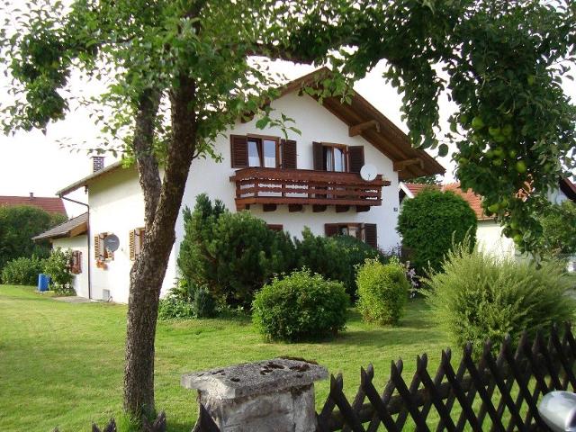 Einfamilienhaus mit weiterem Neubaupotential!