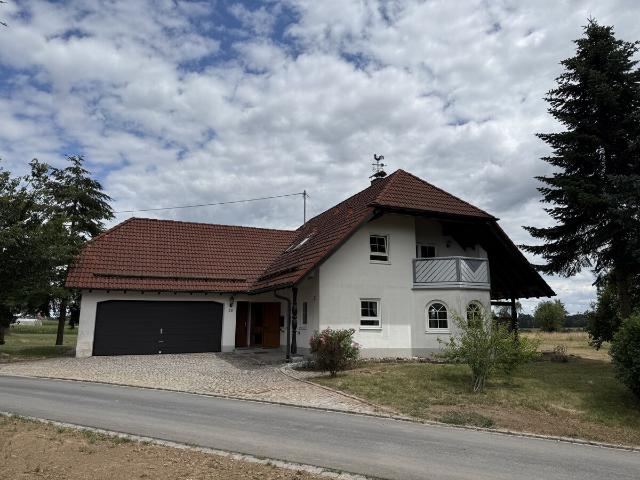Einfamilienhaus mit weiterer Ausbaumöglichkeit in ruhiger Lage von Rosenberg