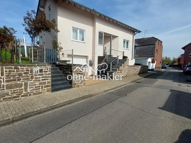 Einfamilienhaus mit Wintergarten Terrasse  Garten und Garage. ! Preis Verhandelbar
