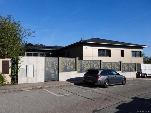 Einfamilienhaus mit Wintergarten und Garage
