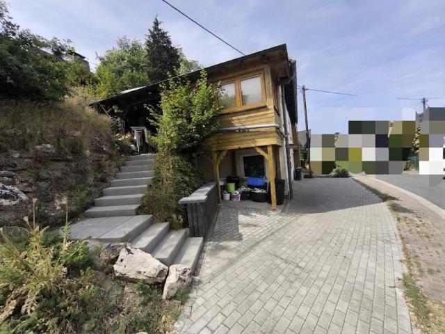 Einfamilienhaus mit Wintergarten, Garten und Garage